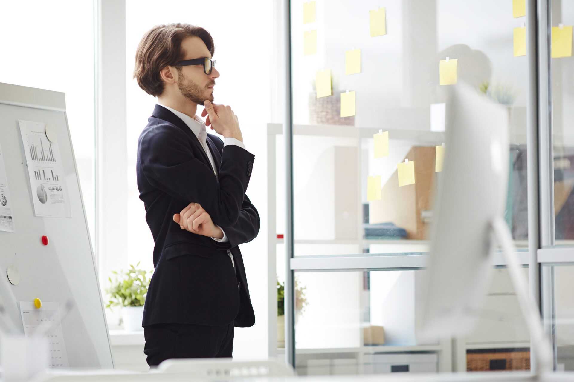 O fim do “jogo de empurra”: Como conectar reposição e estoque com o Workflow Encadeado